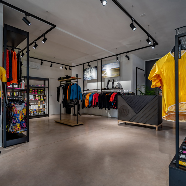 MB Wear Store - Maser, Italia