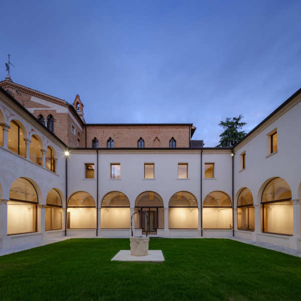 Terrazzoverlay, micro Venetian floor. Bailo Museum, Treviso. Project: Studiomas + Heinz Tesar