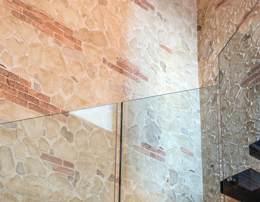 Plam Stone, stamped wall with brick, giallo tufo and brown finish, mould Pietra Vecchia + Montana. Private villa, Maser (Italy)
